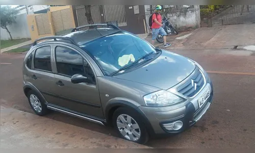 Carro é levado durante roubo em Apucarana 
