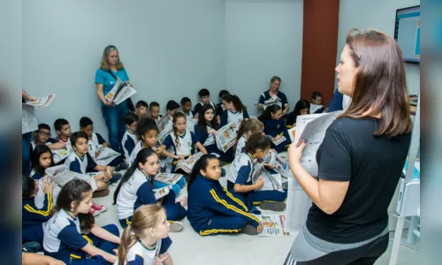 
							Alunos de Arapongas visitam redação do jornal Tribuna do Norte
						
						