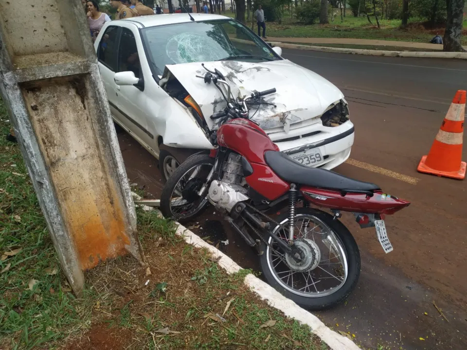 Jovem sofre ferimentos graves após acidente na manhã de hoje em Apucarana