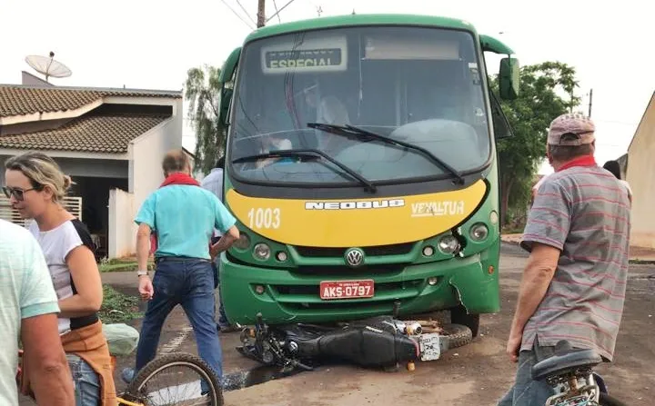 O acidente ocorreu no cruzamento da Rua Hortência com Nelson Rohling (Foto: WhatsApp)