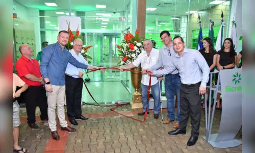 População comemora inauguração do Sicredi em Godoy Moreira