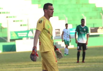 Menos vazado no Paranaense da Terceira Divisão, o goleiro Pablo está conformado no Arapongas Esporte Clube |  Foto: www.oesporte.com.br