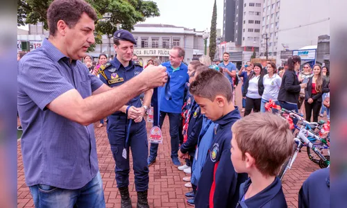 Alunos são premiados em concurso de redação sobre o trânsito
