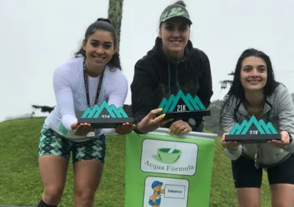 A atleta Priscila Luz, com camiseta branca, competiu no final de semana no Sul do Estado - Foto: Divulgação