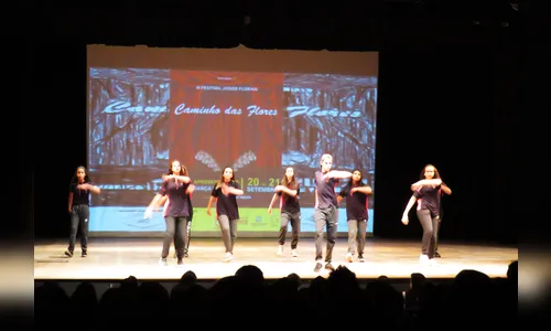 Projeto Crescer marca presença no III Festival dos Jogos Florais de Arapongas