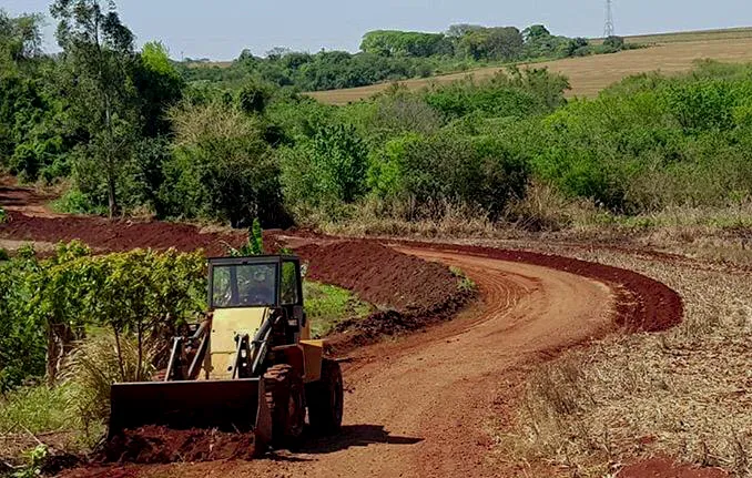 Prefeitura recupera estradas na região do Barreiro