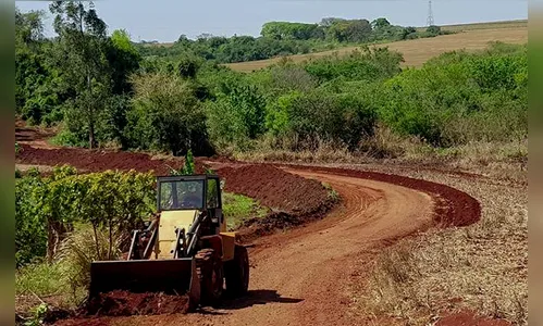 Prefeitura recupera estradas na região do Barreiro