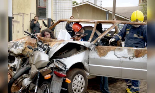 
							Simulação de acidente encerra Semana Nacional do Trânsito em Arapongas
						
						