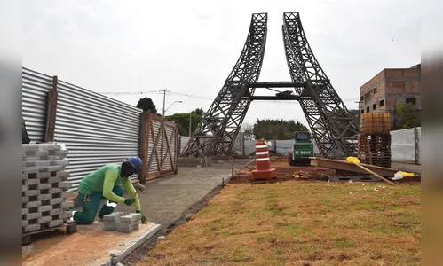 Réplica da Torre Eiffel com 32 metros de Ivaiporã está quase concluída; Será a segunda torre do Paraná