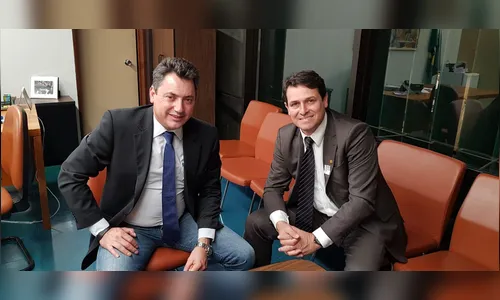 Em Brasília, Junior da Femac libera recursos para entrega de duas UBSs