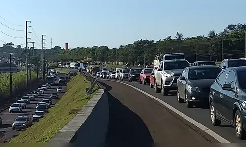 Acidente causa congestionamento no viaduto da PR-445 em Londrina