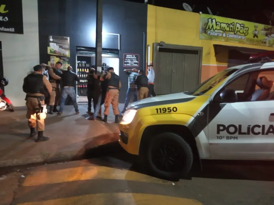 32 pessoas foram abordadas durante operação nos bairros de Apucarana
