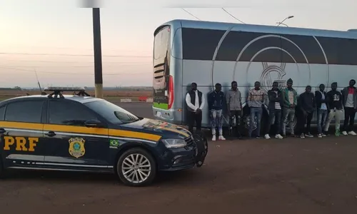 Polícia intercepta no Paraná ônibus com dez imigrantes senegaleses 