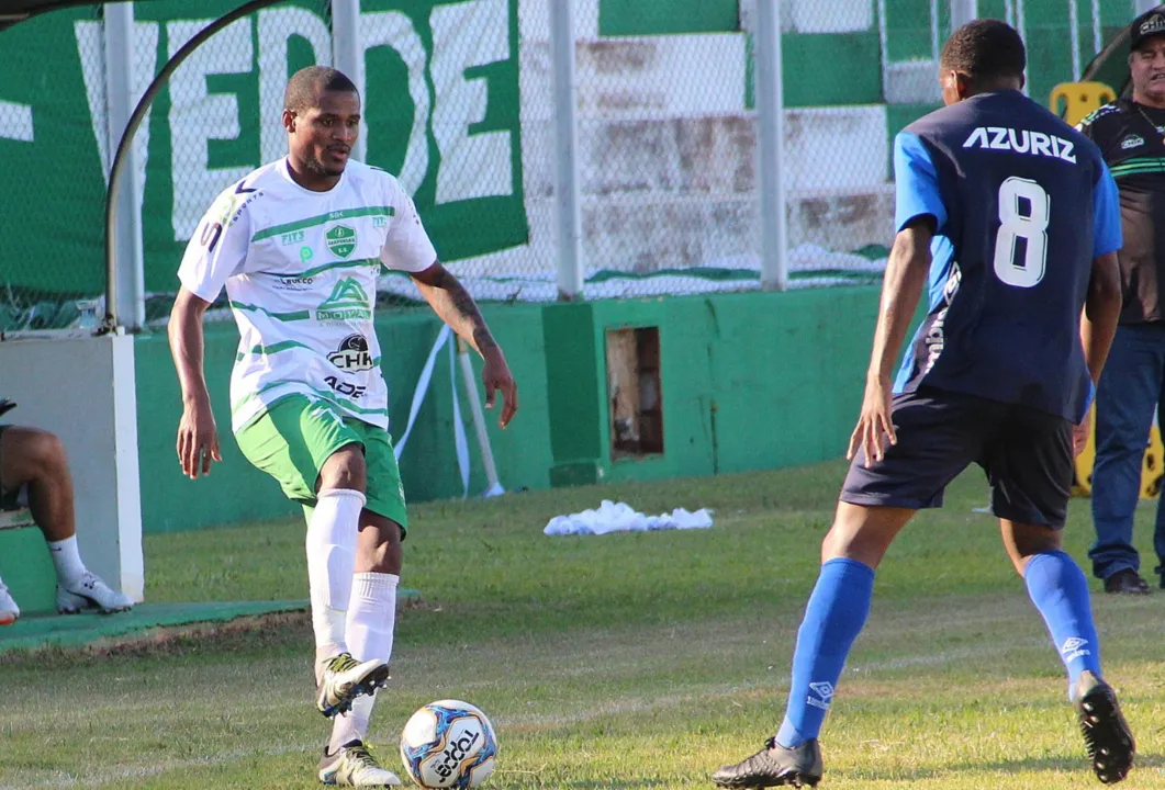 O lateral-direito Romário está confirmado para encarar a Portuguesa Londrinense - Foto: www,oesporte.com.br