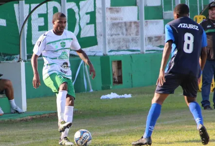 O lateral-direito Romário está confirmado para encarar a Portuguesa Londrinense - Foto: www,oesporte.com.br