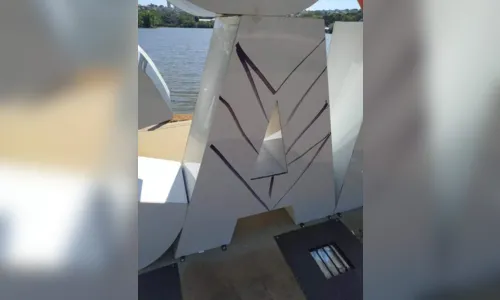 
							Painel turístico no Lago Jaboti em Apucarana é alvo de vandalismo; mulheres já limparam o letreiro
						
						