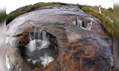 Canyon Guartelá; a 152 km de Apucarana, conta com banheiras naturais e é o 6º maior cânion do mundo