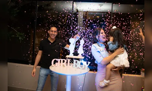 Casal realiza chá revelação, batizado e aniversário da filha mais velha no mesmo dia