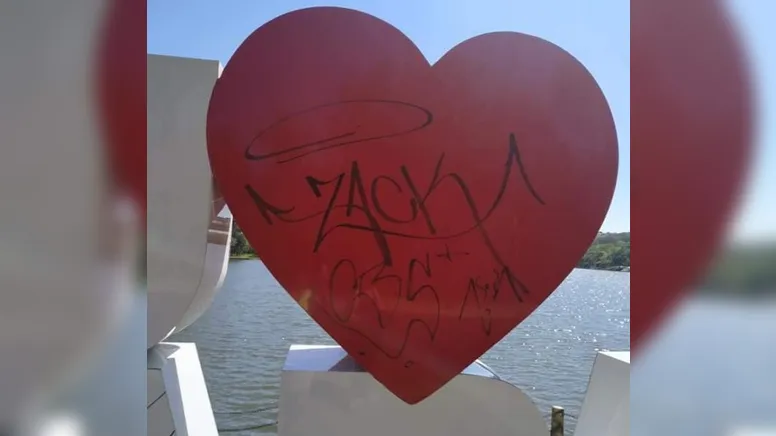 Imagem ilustrativa da notícia EU❤APUCARANA / EU ODEIO PICHADORES​