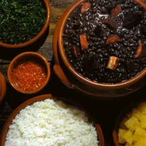 Combo de feijoada será servida no sábado (foto ilustrativa)