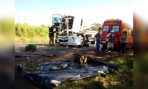 Acidente envolvendo dois caminhões acontece nesta manhã entre Porto Ubá e Lidianópolis 