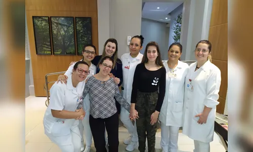 Após grave acidente, ex-paciente visita equipe e surpreende com a sua recuperação