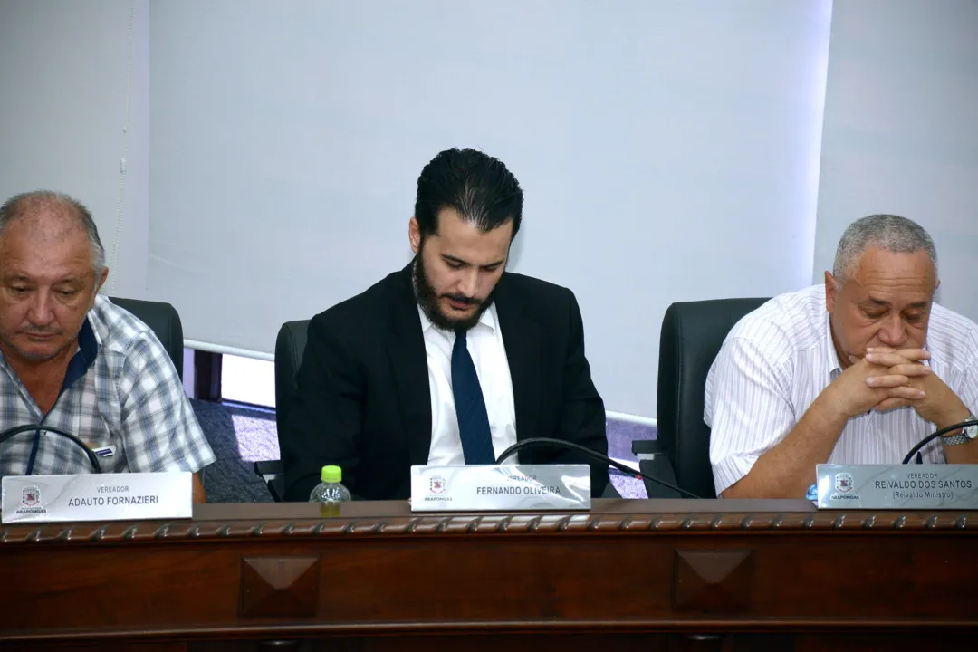 Vereador Fernando Henrique (ao centro) é alvo de denúncias