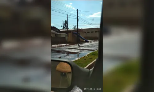 
						
							Temporal causa estragos em Lunardelli; veja vídeo
						
						