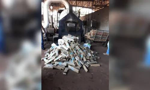 
						
							Polícia Civil de Apucarana incinera mais de 450 kg de drogas 
						
						