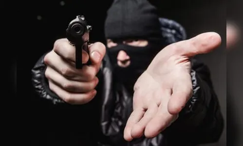 Ladrões armados assaltam posto de combustíveis em Arapongas