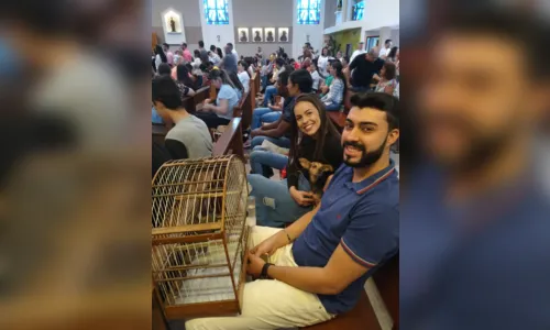 
							Aves, cães, gatos e até ratos participam de missa em Arapongas. Veja vídeo; 
						
						