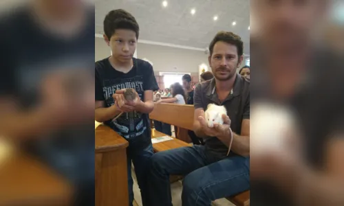 
							Aves, cães, gatos e até ratos participam de missa em Arapongas. Veja vídeo; 
						
						