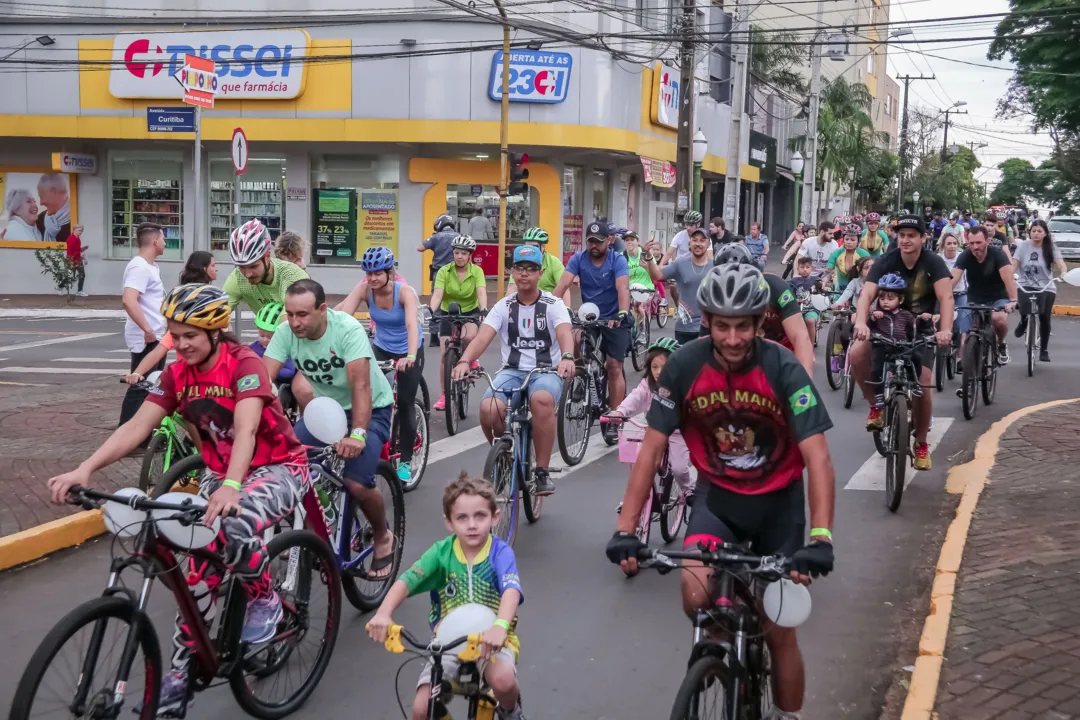 Pedala Apucarana reúne ciclistas e arrecada brinquedos