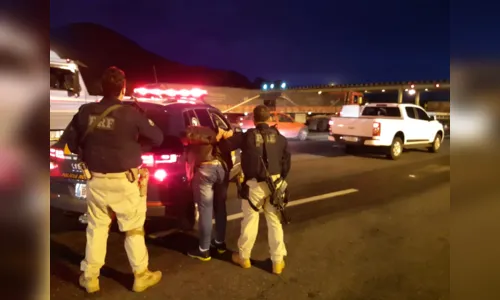 
							Homem se passa por agente da PRF, aplica golpe em Apucarana e acaba preso 
						
						