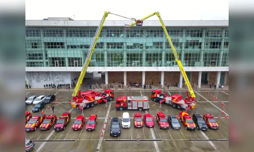 Bombeiros recebem plataformas para combate a incêndio em grandes alturas