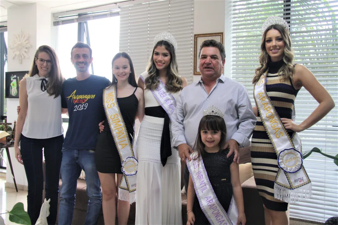 Vencedoras de Concurso de Beleza visitam prefeito