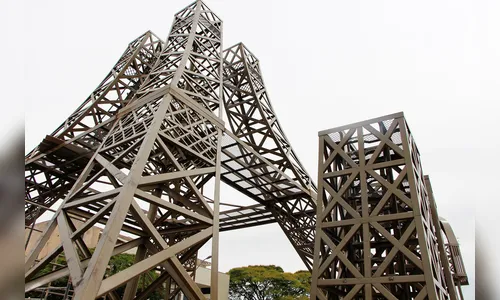 Réplica da Torre Eiffel de Ivaiporã será erguida com auxílio de guindaste com 50 metros