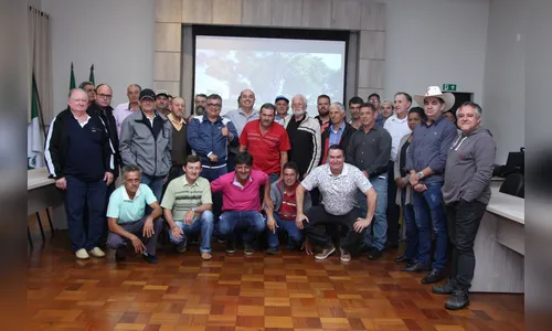 Prefeitura de Ivaiporã entrega recursos aos agricultores que integram programa Cultivando Água Limpa