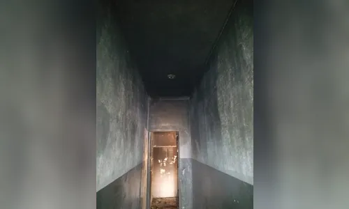 Após incêndio, presos da cadeia de Grandes Rios são transferidos para Faxinal