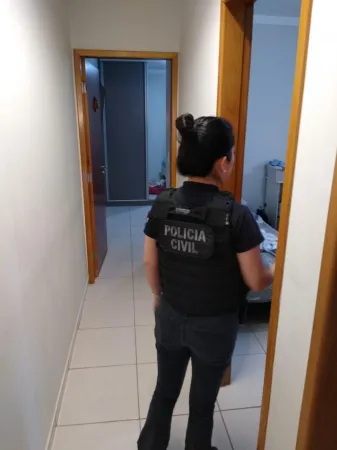 Polícia prende casal suspeito de vender atestados médicos falsos em Londrina