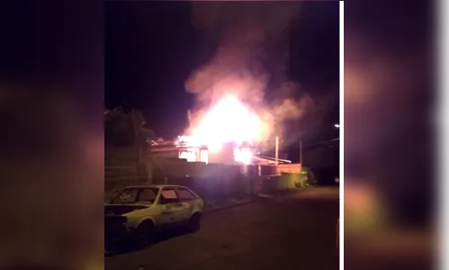 Incêndio destrói casa em Apucarana 