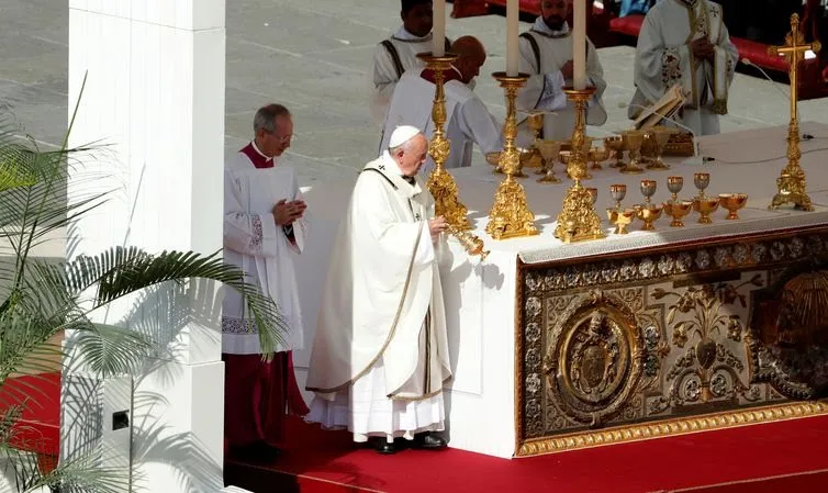 Dez mil brasileiros participam da canonização da Irmã Dulce