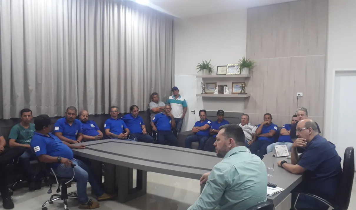 Luciano Molina em reunião com motoristas