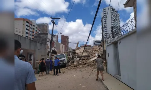 Prédio residencial desaba em Fortaleza