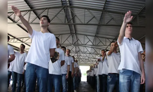 
							Jovens de Ivaiporã prestam juramento à Bandeira Nacional
						
						