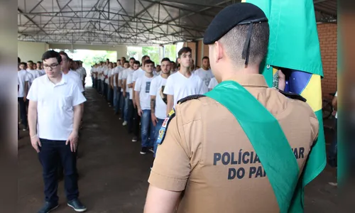 Jovens de Ivaiporã prestam juramento à Bandeira Nacional