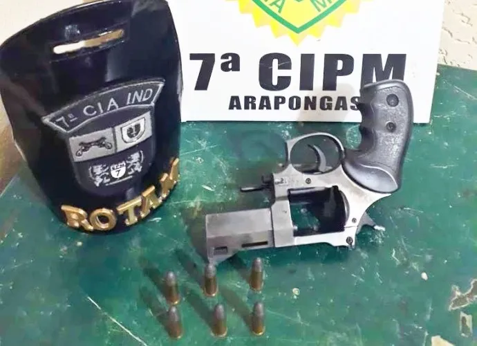 PM de Arapongas apreende revólver; um homem de 42 anos foi preso