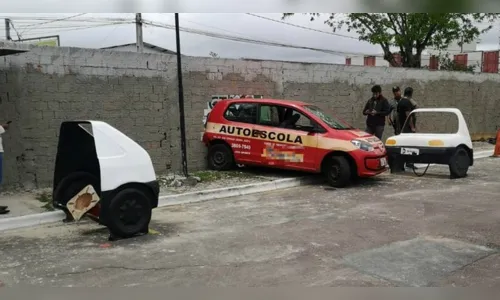 
							Motorista perde controle do carro durante teste de baliza e atinge muro do Detran em Curitiba
						
						