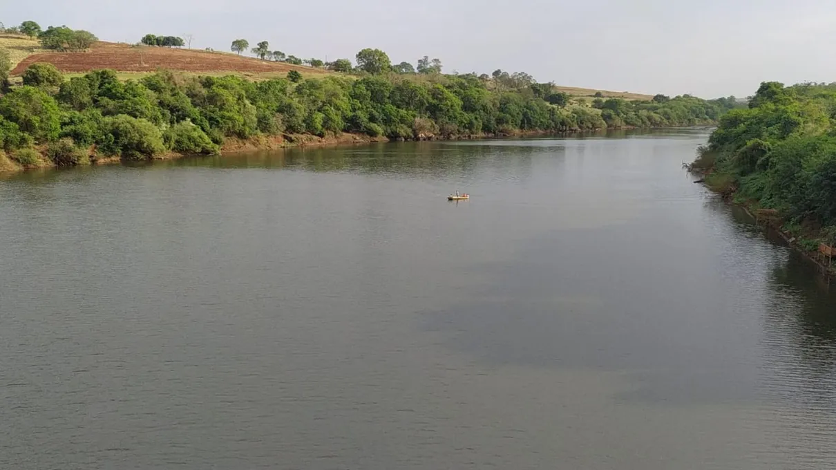 Dois homens desaparecem depois de barco afundar no Rio Piquiri