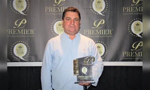 Prefeito recebe prêmio de administração municipal positiva, com 80% de aprovação